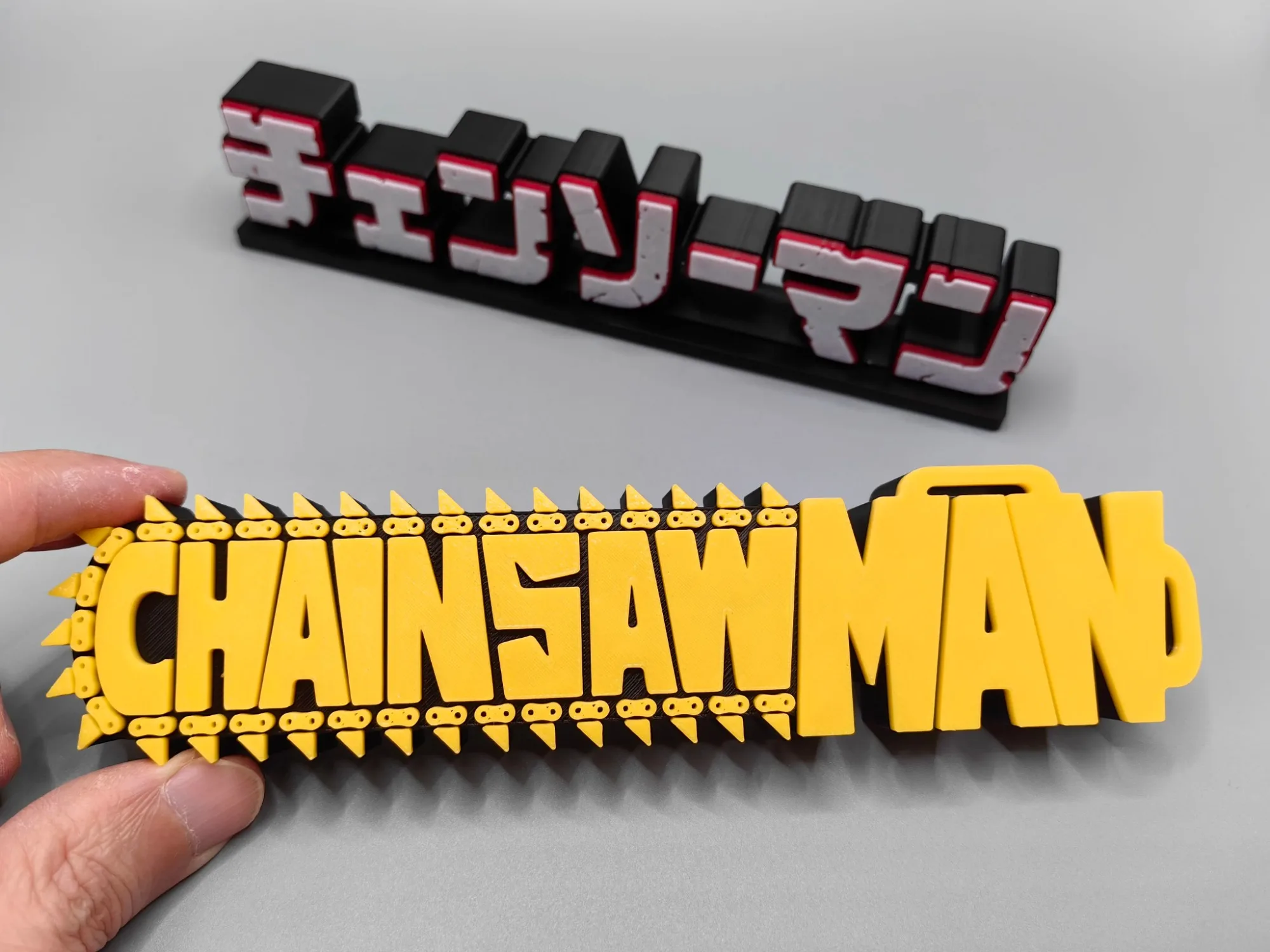 Model Kit Chainsaw Man - Papan Nama Boneka Model Logo 3D