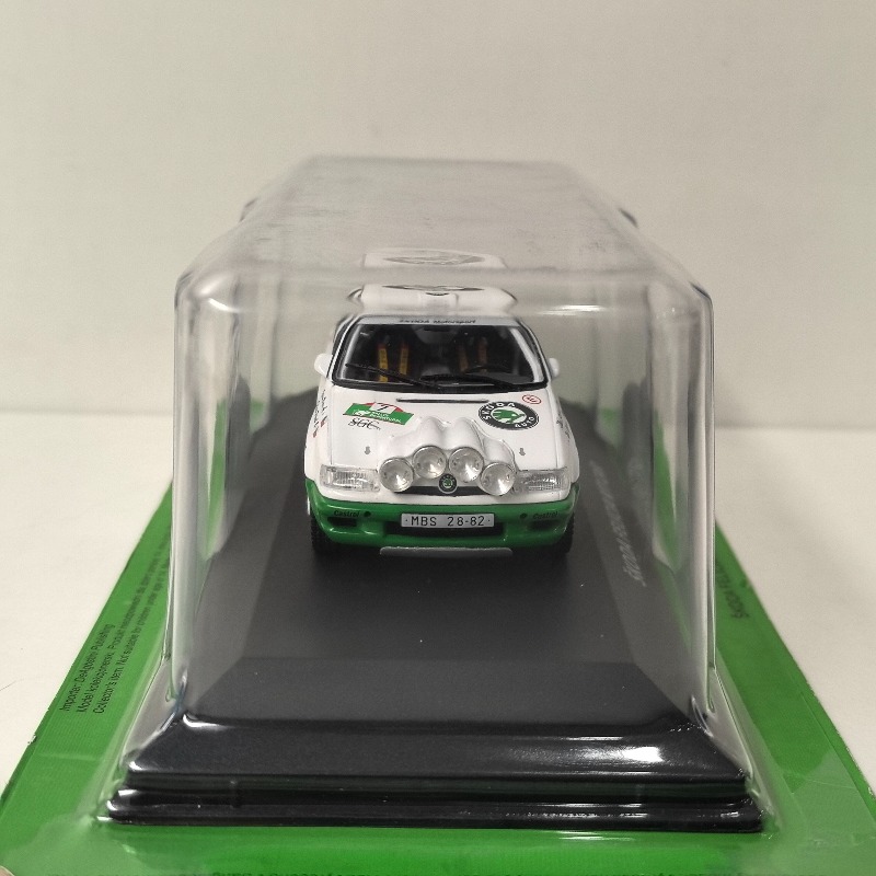 Diecast IXO Skala 1:43 SKODA F - Model Kit Toy ulasan dan harga